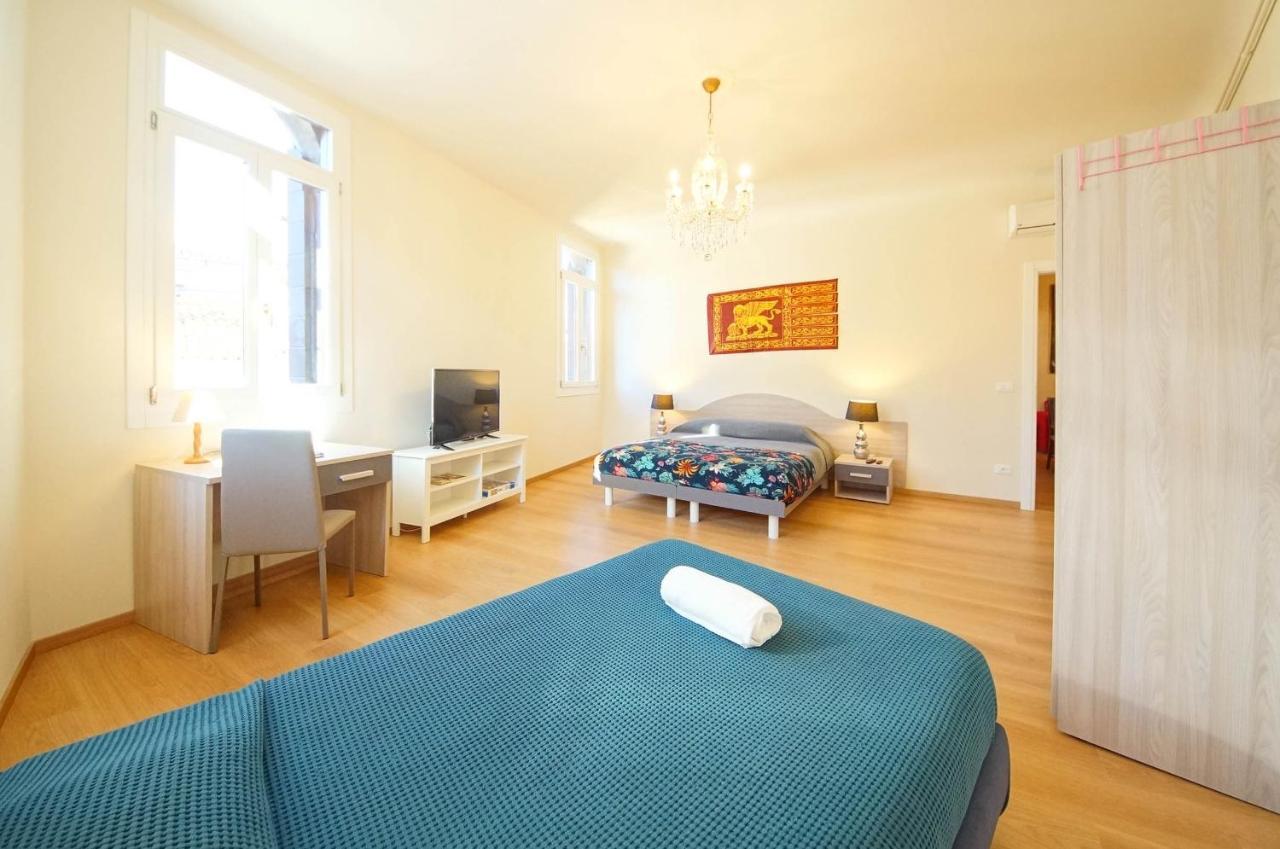 Ca' Circus 4 Rooms Wi-Fi Fibre Venesia Bagian luar foto