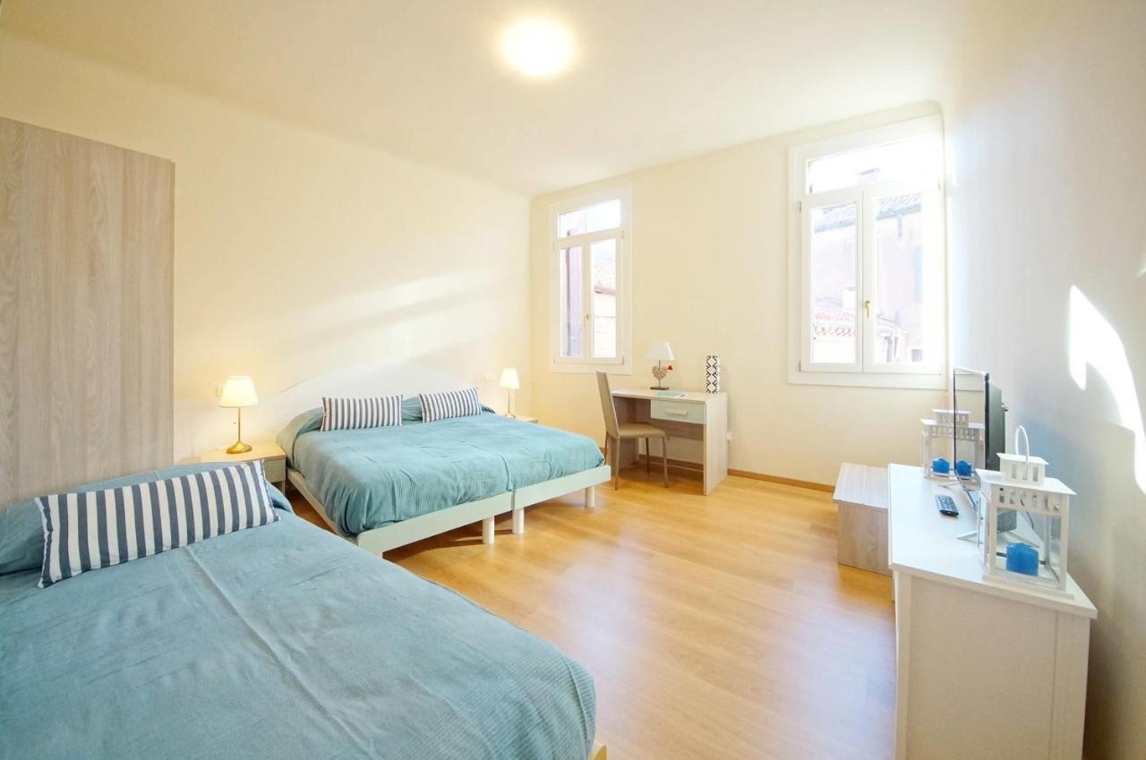 Ca' Circus 4 Rooms Wi-Fi Fibre Venesia Bagian luar foto